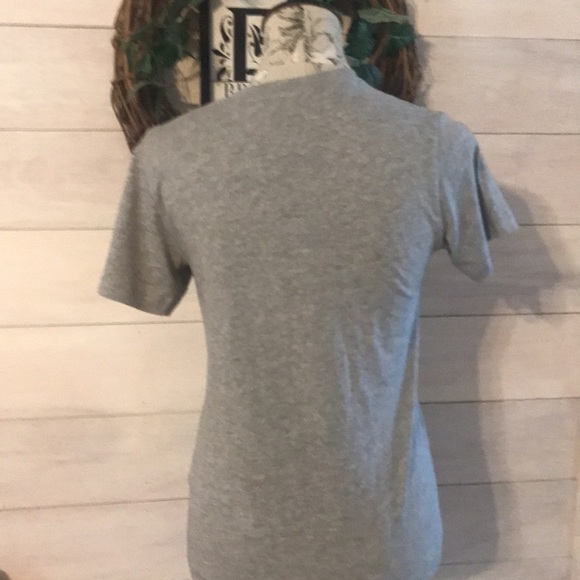 *🆕 Frye Gray Vneck Top XS - Picture 4 of 5